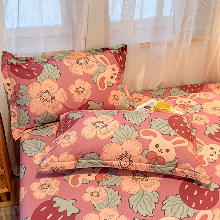 91家纺网 家纺一手货源 找家纺 丝芙妮家居（原乐视家纺） 2025新款全棉磨毛多规格单品床笠 草莓兔兔-粉