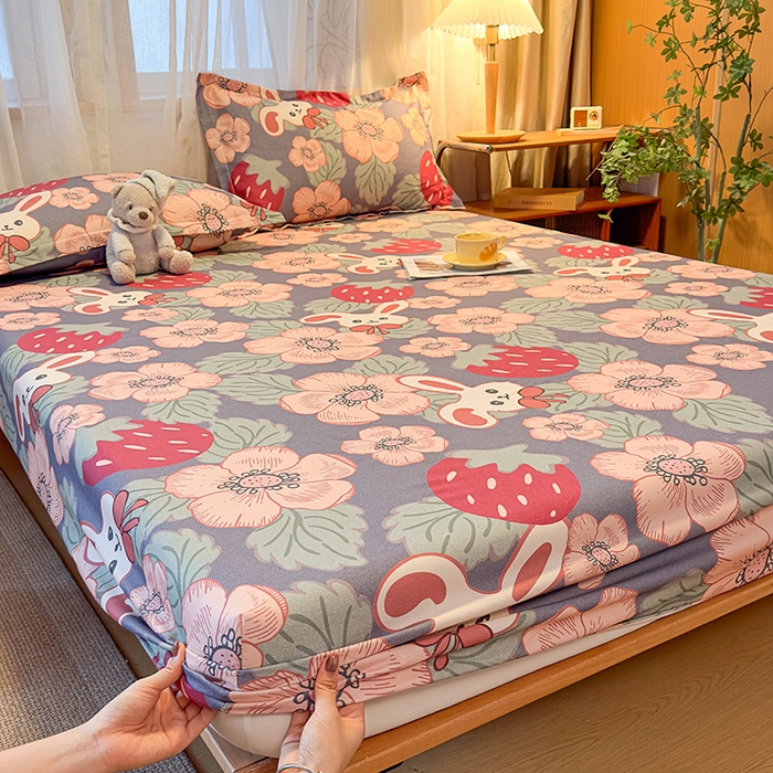 91家纺网 家纺一手货源 找家纺 丝芙妮家居（原乐视家纺） 2025新款全棉磨毛多规格单品床笠 草莓兔兔-蓝