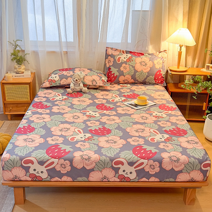 91家纺网 家纺一手货源 找家纺 丝芙妮家居（原乐视家纺） 2025新款全棉磨毛多规格单品床笠 草莓兔兔-蓝