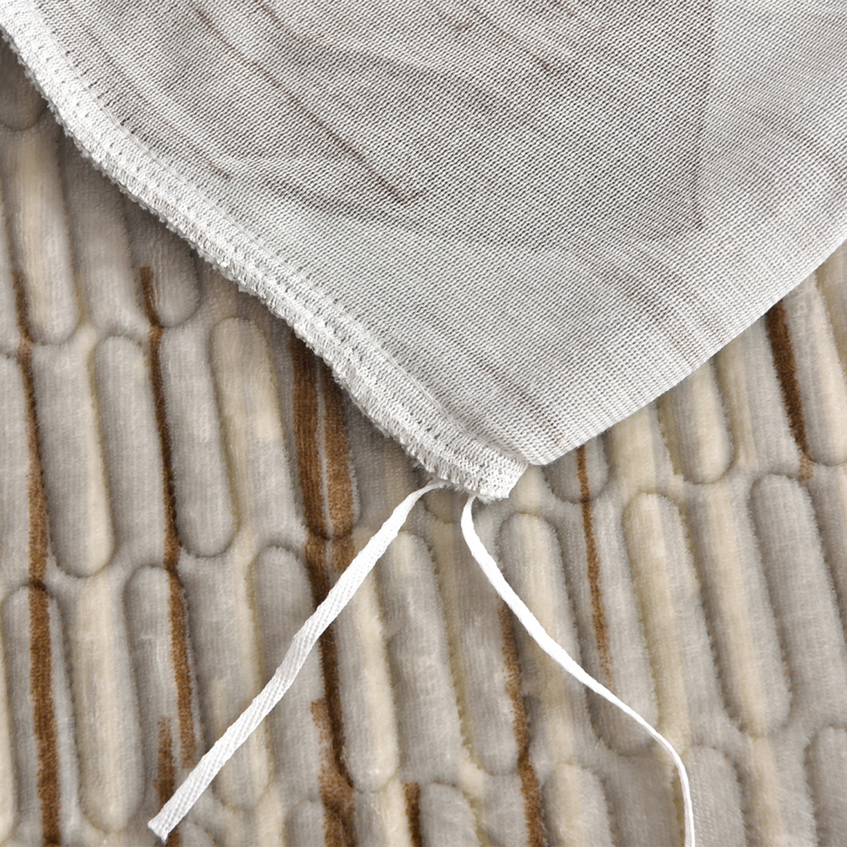 91家纺网 家纺一手货源 找家纺 赫本家纺  2025高克重牛奶绒花边床盖款四件套 爱心灰