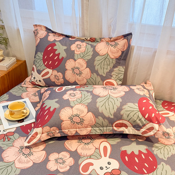 91家纺网 家纺一手货源 找家纺 丝芙妮家居（原乐视家纺） 2025新款全棉磨毛多规格单品床笠 草莓兔兔-蓝