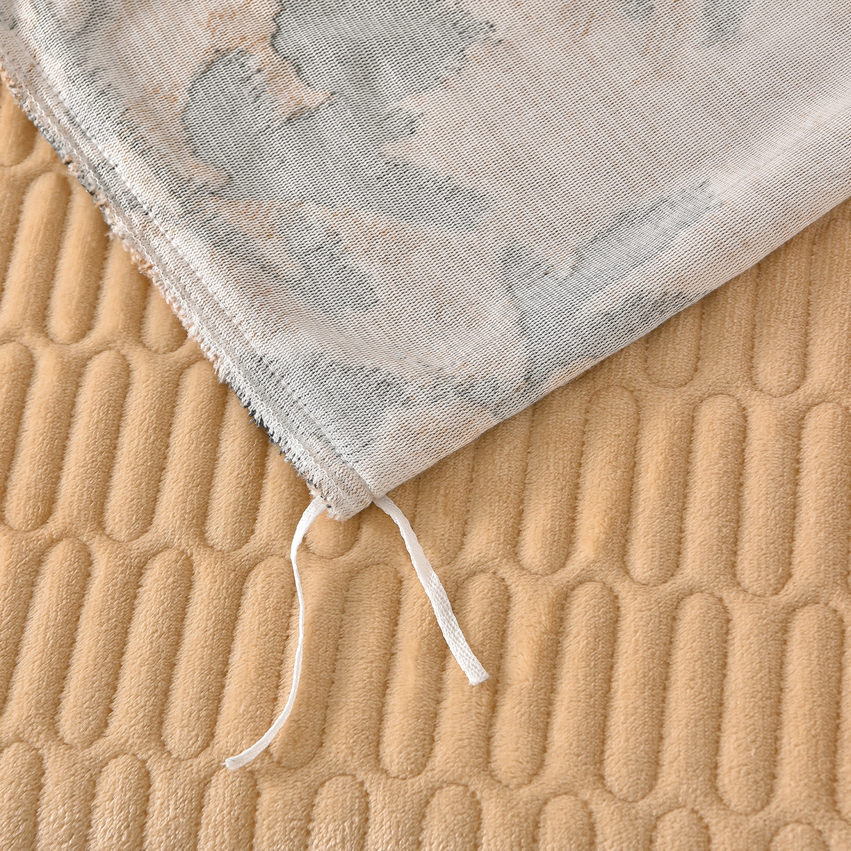 91家纺网 家纺一手货源 找家纺 赫本家纺  2025高克重牛奶绒花边床盖款四件套 暗香疏影