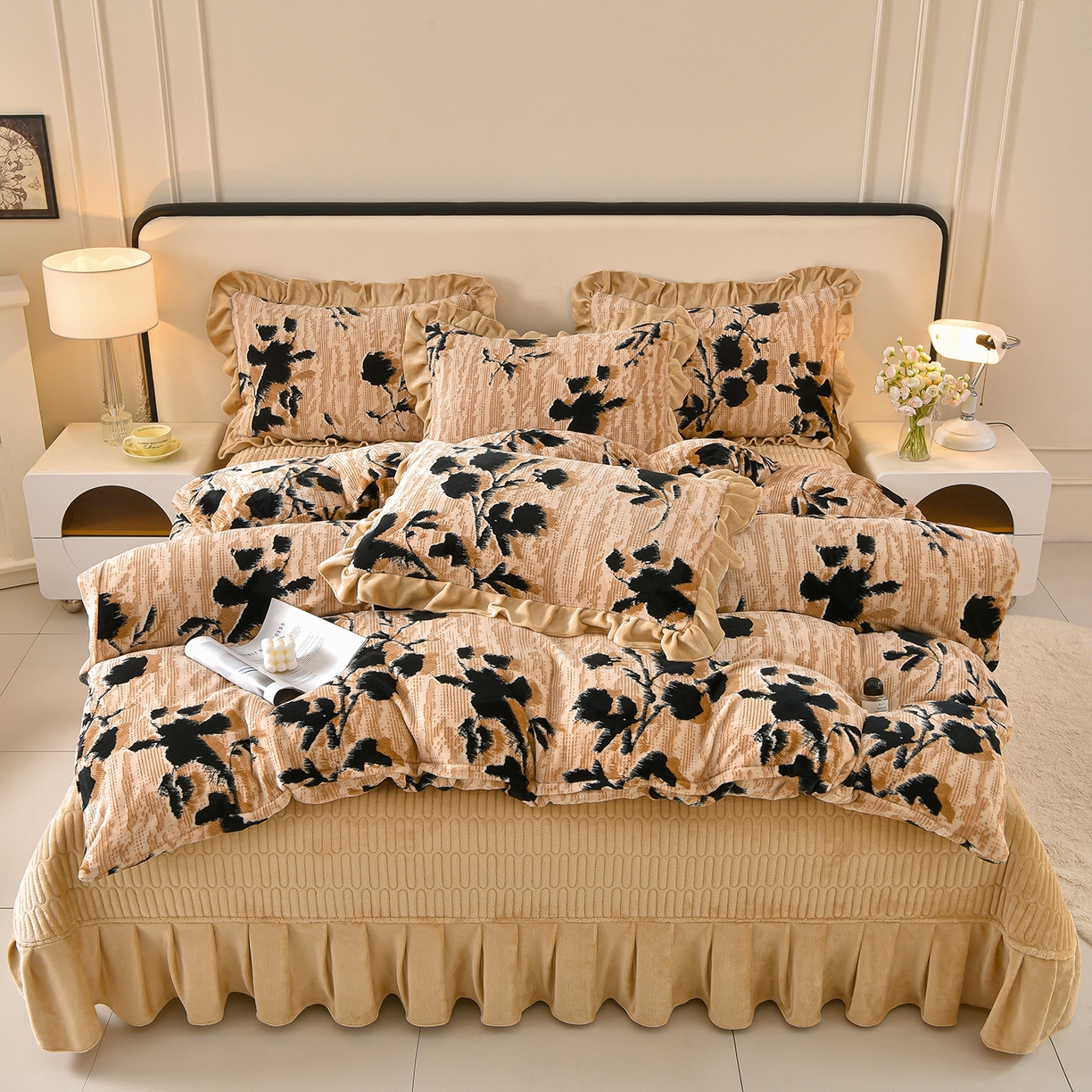 91家纺网 家纺一手货源 找家纺 赫本家纺  2025高克重牛奶绒花边床盖款四件套 暗香疏影