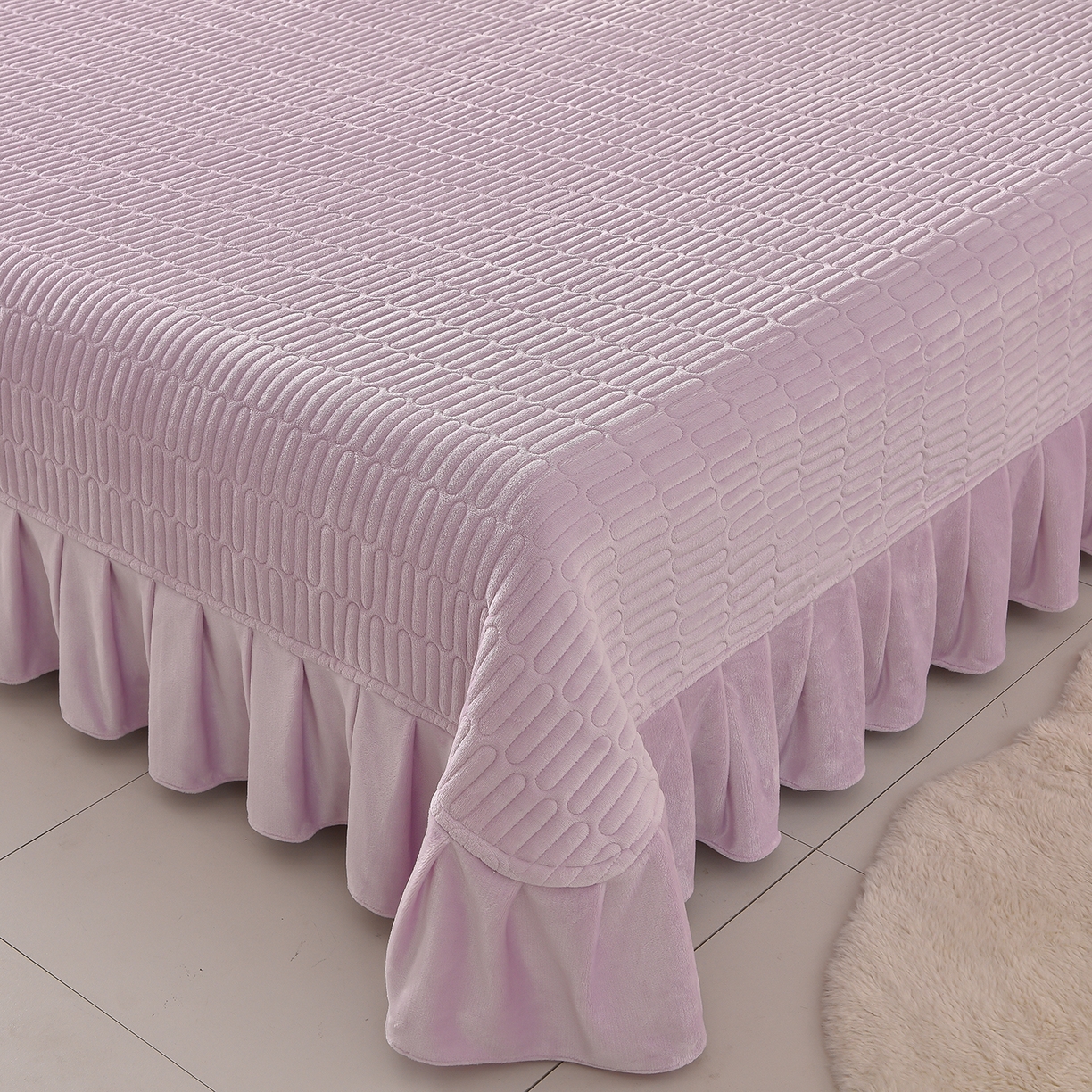 91家纺网 家纺一手货源 找家纺 赫本家纺  2025高克重牛奶绒花边床盖款四件套 茶野