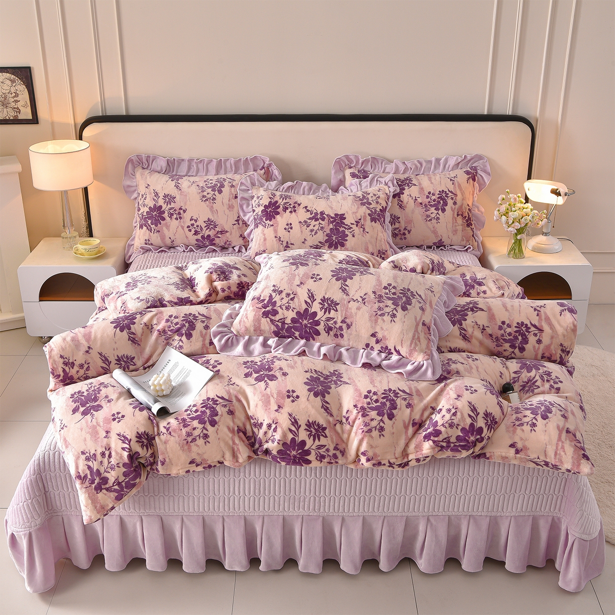 91家纺网 家纺一手货源 找家纺 赫本家纺  2025高克重牛奶绒花边床盖款四件套 茶野