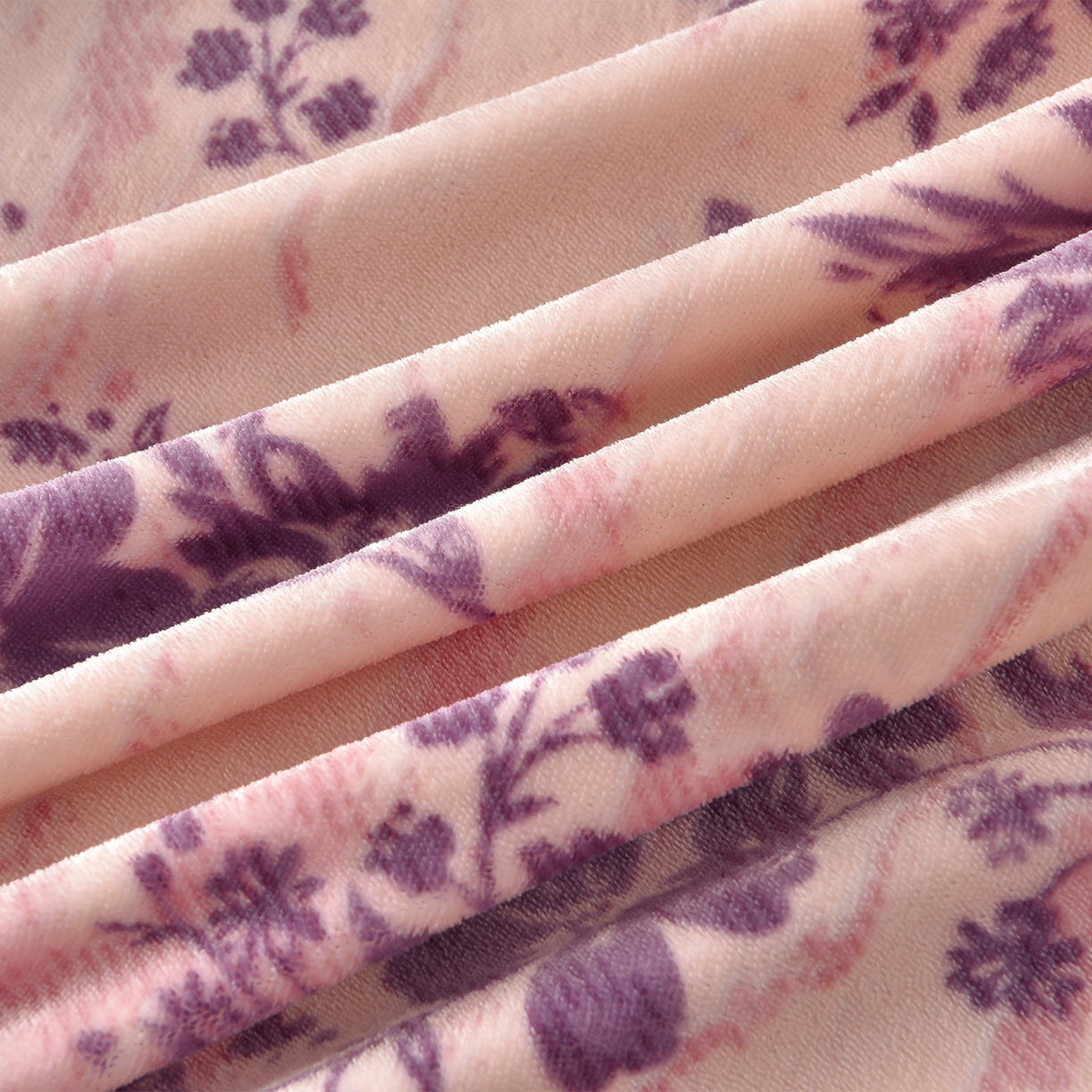 91家纺网 家纺一手货源 找家纺 赫本家纺  2025高克重牛奶绒花边床盖款四件套 茶野