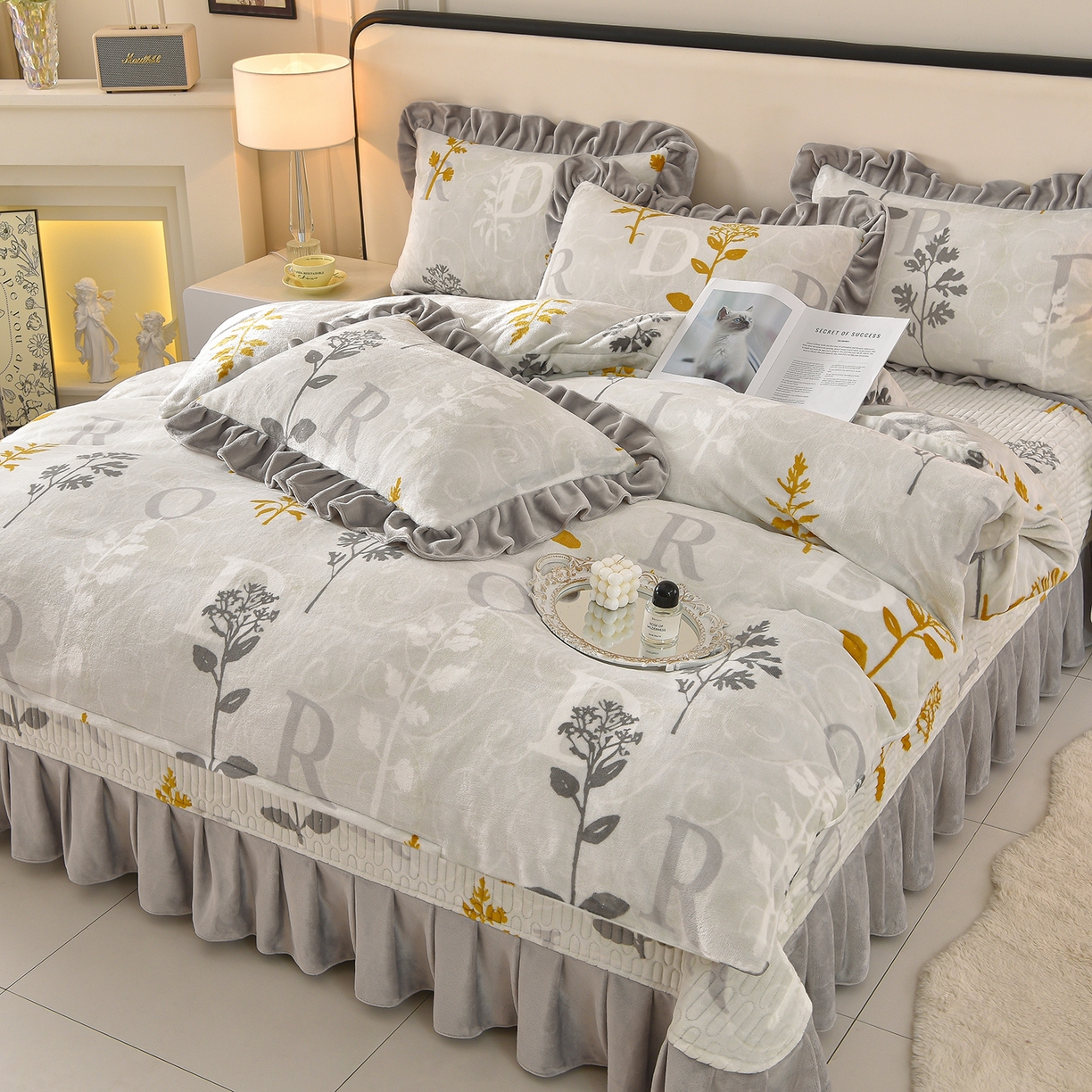 赫本家纺  2025高克重牛奶绒花边床盖款四件套 花影