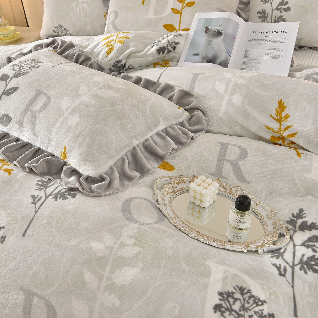 91家纺网 家纺一手货源 找家纺 赫本家纺  2025高克重牛奶绒花边床盖款四件套 花影