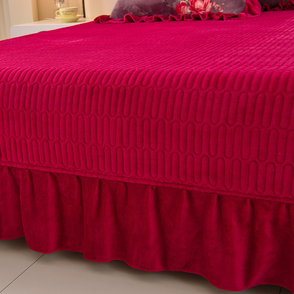 91家纺网 家纺一手货源 找家纺 赫本家纺  2025高克重牛奶绒花边床盖款四件套 花语