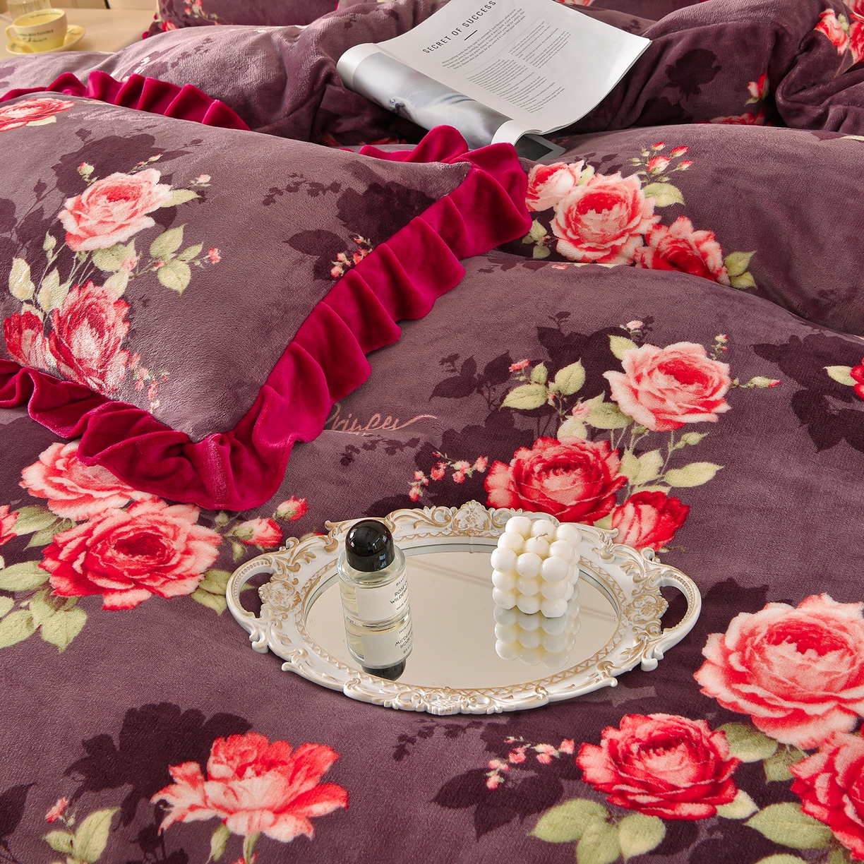 91家纺网 家纺一手货源 找家纺 赫本家纺  2025高克重牛奶绒花边床盖款四件套 花语