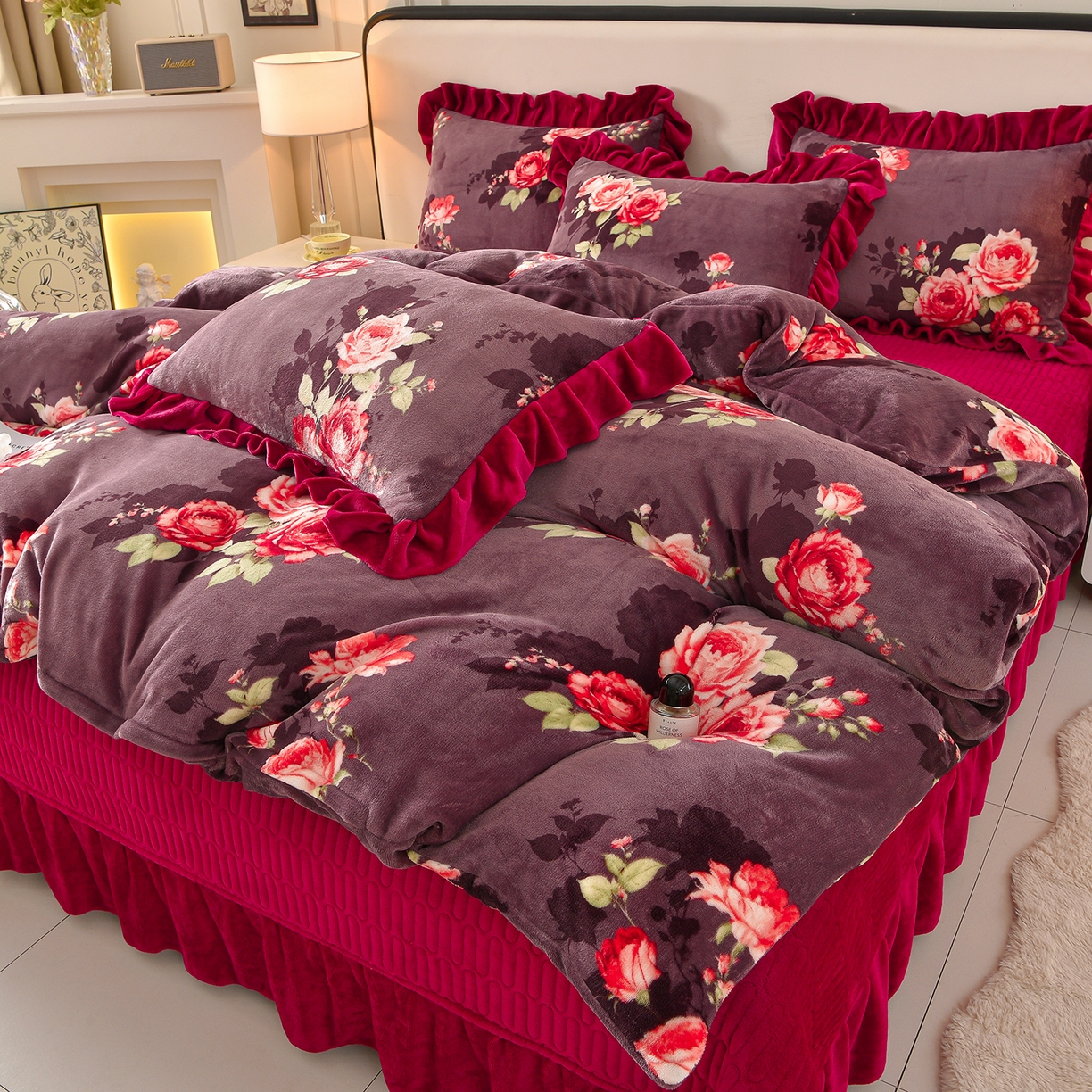 赫本家纺  2025高克重牛奶绒花边床盖款四件套 花语