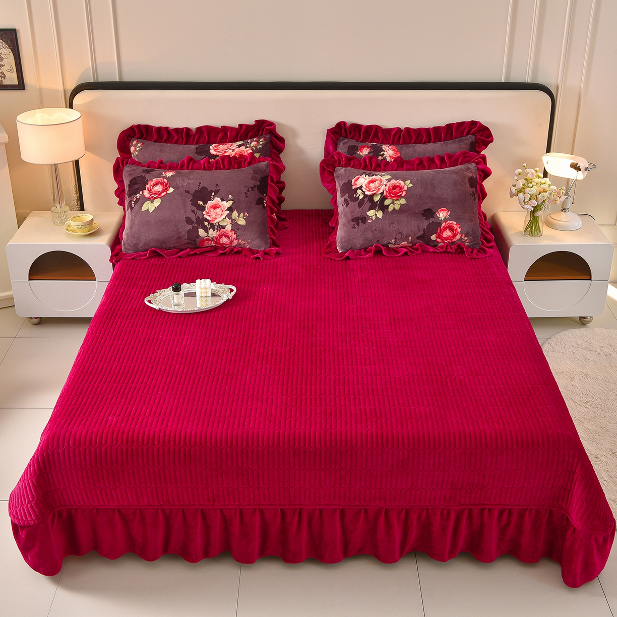 91家纺网 家纺一手货源 找家纺 赫本家纺  2025高克重牛奶绒花边床盖款四件套 花语