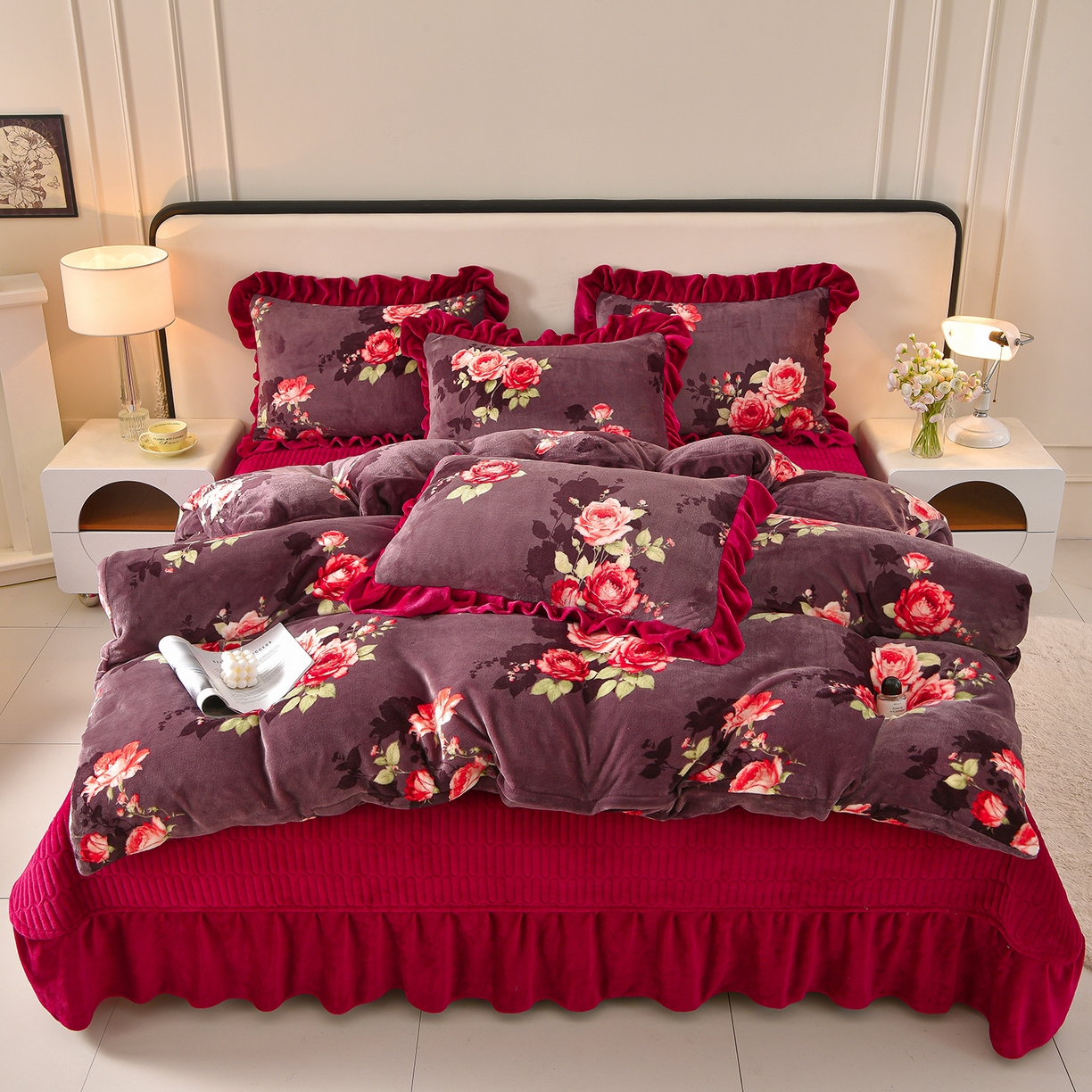 91家纺网 家纺一手货源 找家纺 赫本家纺  2025高克重牛奶绒花边床盖款四件套 花语