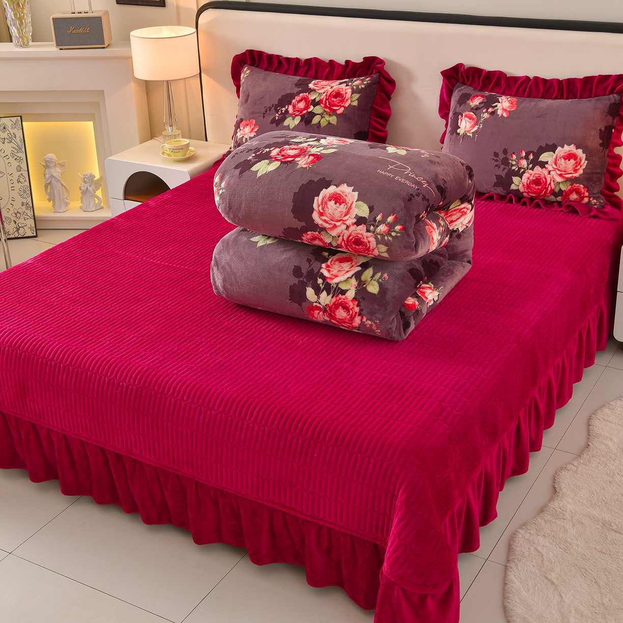 91家纺网 家纺一手货源 找家纺 赫本家纺  2025高克重牛奶绒花边床盖款四件套 花语