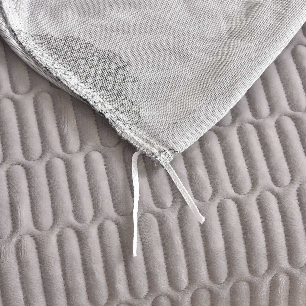 91家纺网 家纺一手货源 找家纺 赫本家纺  2025高克重牛奶绒花边床盖款四件套 华尔兹