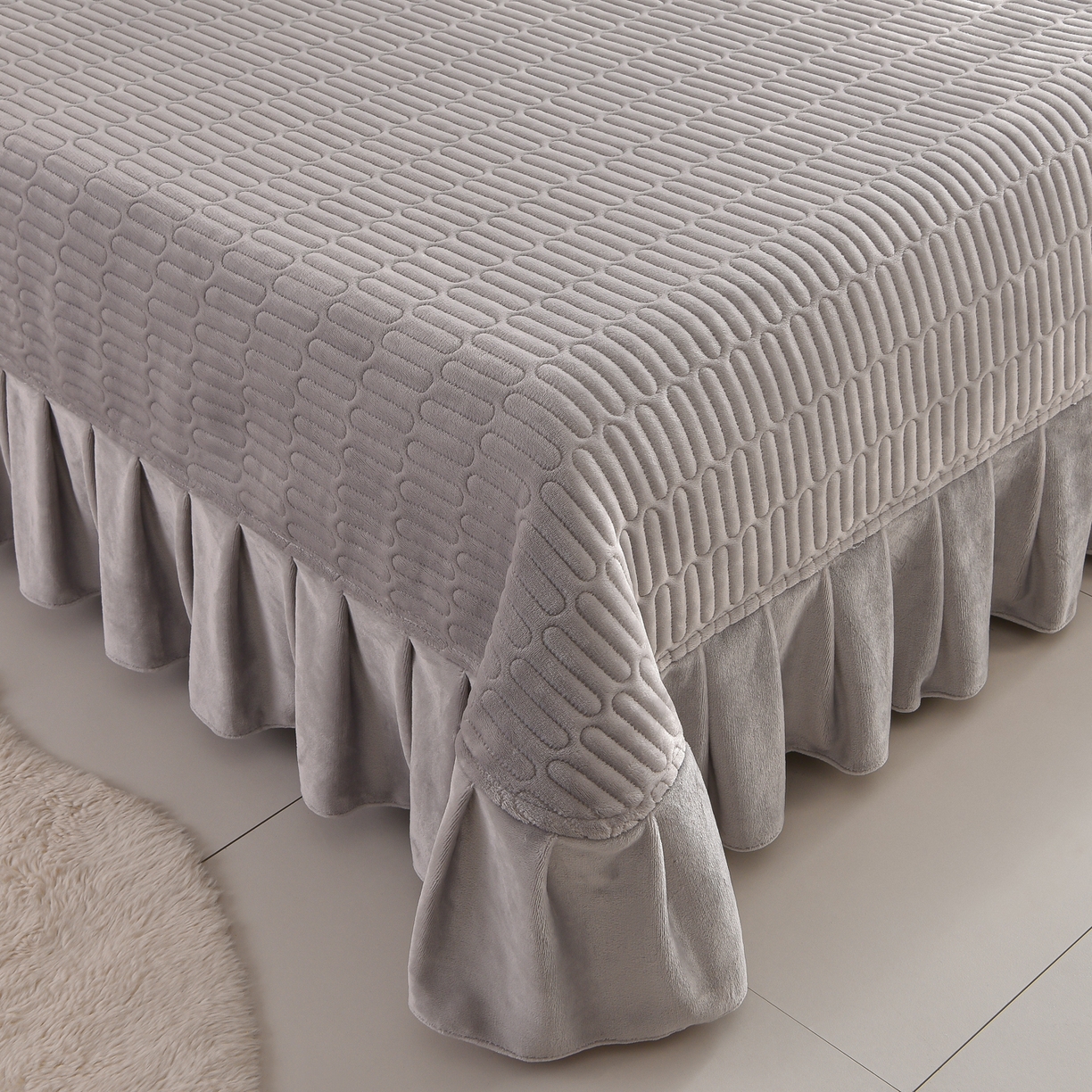 91家纺网 家纺一手货源 找家纺 赫本家纺  2025高克重牛奶绒花边床盖款四件套 华尔兹