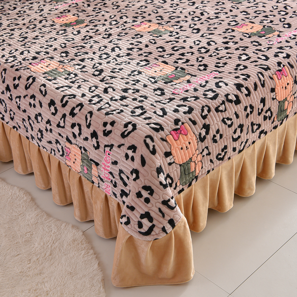 91家纺网 家纺一手货源 找家纺 赫本家纺  2025高克重牛奶绒花边床盖款四件套 可爱猫