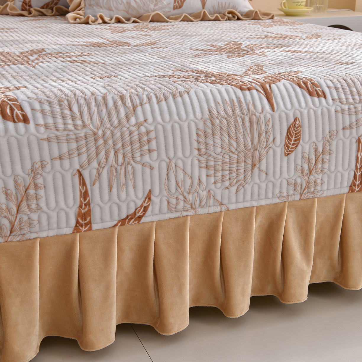 91家纺网 家纺一手货源 找家纺 赫本家纺  2025高克重牛奶绒花边床盖款四件套 麦卡伦