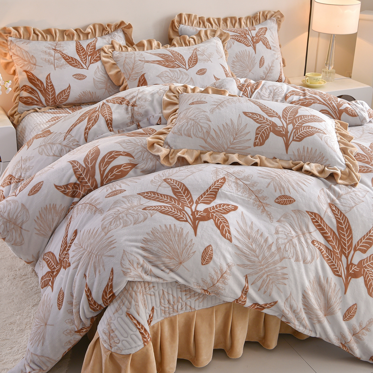 91家纺网 家纺一手货源 找家纺 赫本家纺  2025高克重牛奶绒花边床盖款四件套 麦卡伦