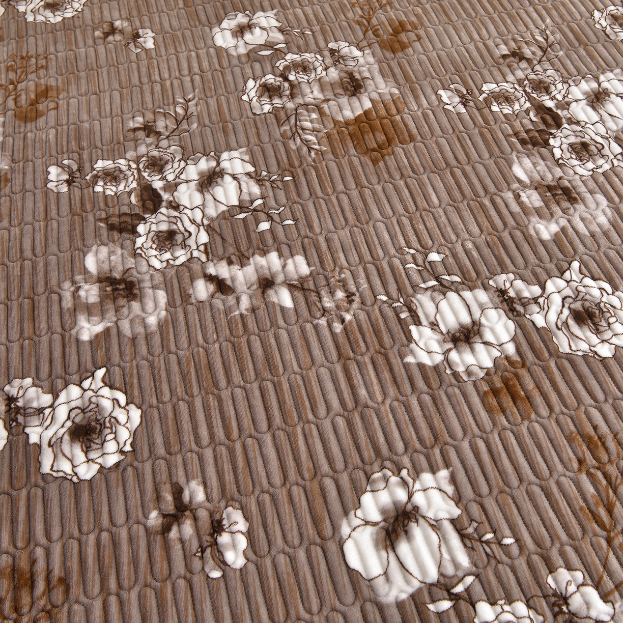 91家纺网 家纺一手货源 找家纺 赫本家纺  2025高克重牛奶绒花边床盖款四件套 墨染江南-灰