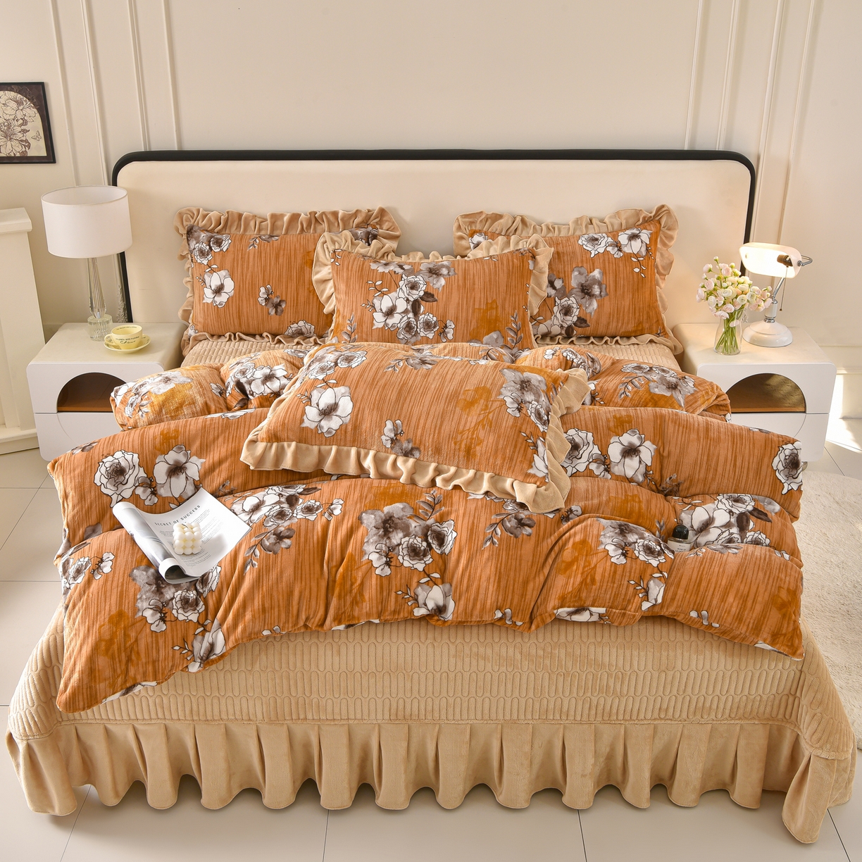 91家纺网 家纺一手货源 找家纺 赫本家纺  2025高克重牛奶绒花边床盖款四件套 墨染江南-咖