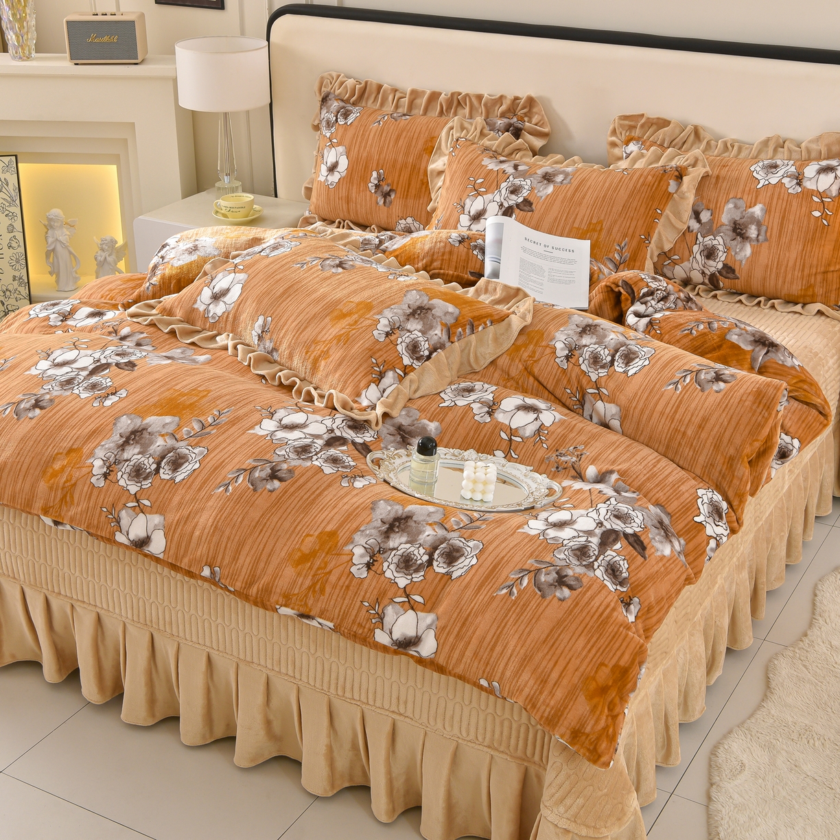 91家纺网 家纺一手货源 找家纺 赫本家纺  2025高克重牛奶绒花边床盖款四件套 墨染江南-咖