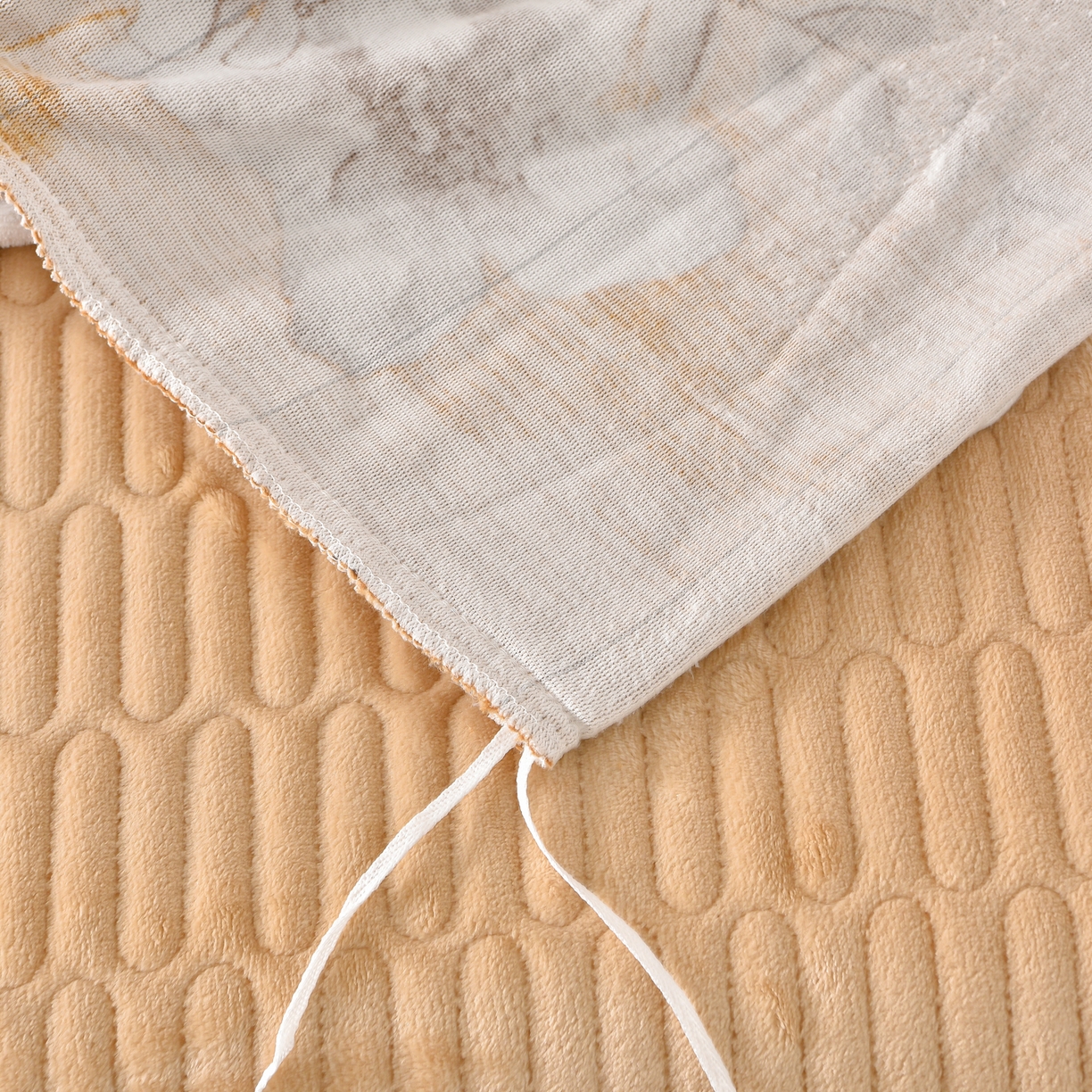 91家纺网 家纺一手货源 找家纺 赫本家纺  2025高克重牛奶绒花边床盖款四件套 墨染江南-咖