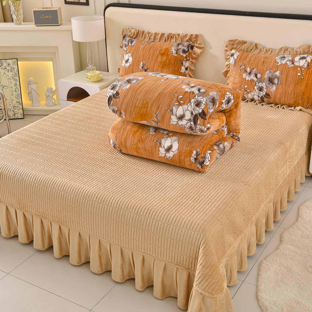 91家纺网 家纺一手货源 找家纺 赫本家纺  2025高克重牛奶绒花边床盖款四件套 墨染江南-咖