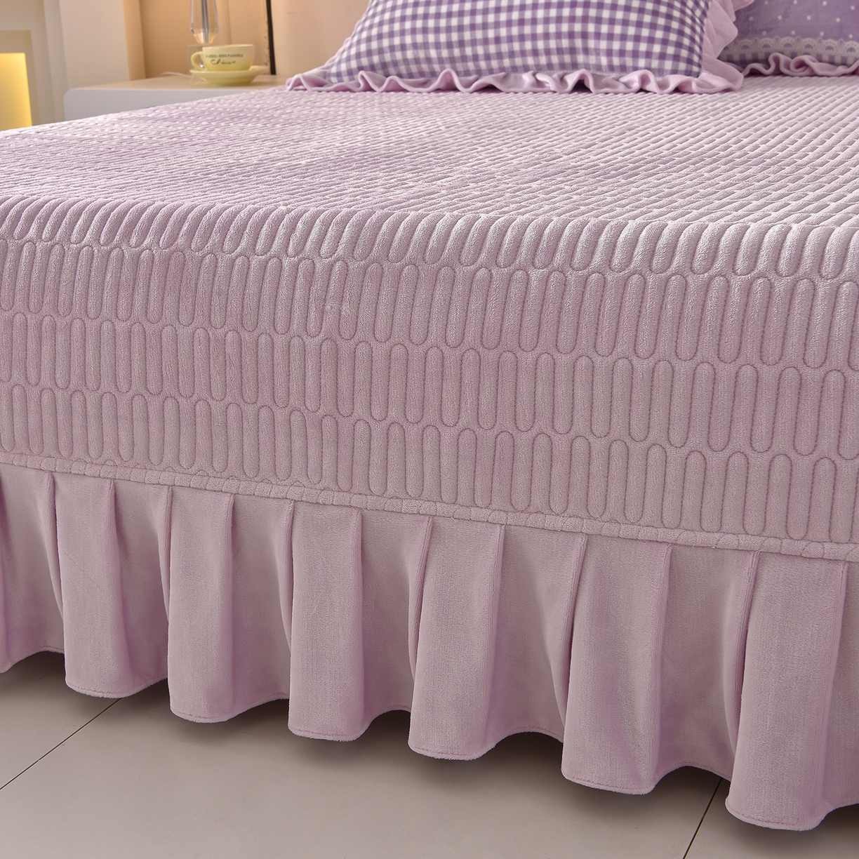 91家纺网 家纺一手货源 找家纺 赫本家纺  2025高克重牛奶绒花边床盖款四件套 欧若拉