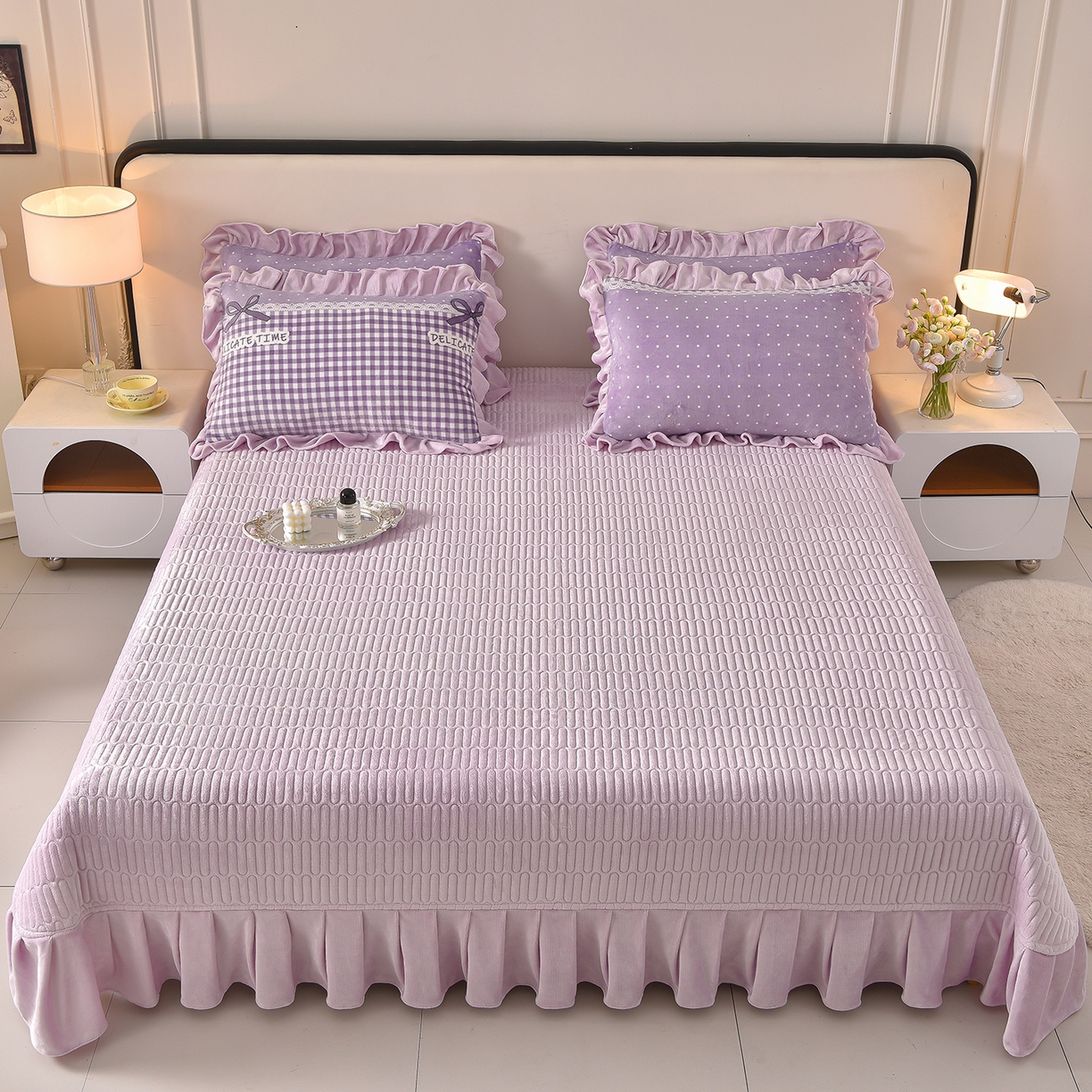 91家纺网 家纺一手货源 找家纺 赫本家纺  2025高克重牛奶绒花边床盖款四件套 欧若拉