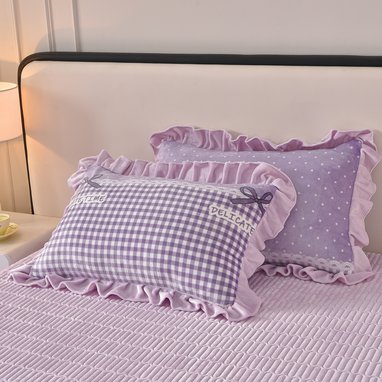 91家纺网 家纺一手货源 找家纺 赫本家纺  2025高克重牛奶绒花边床盖款四件套 欧若拉