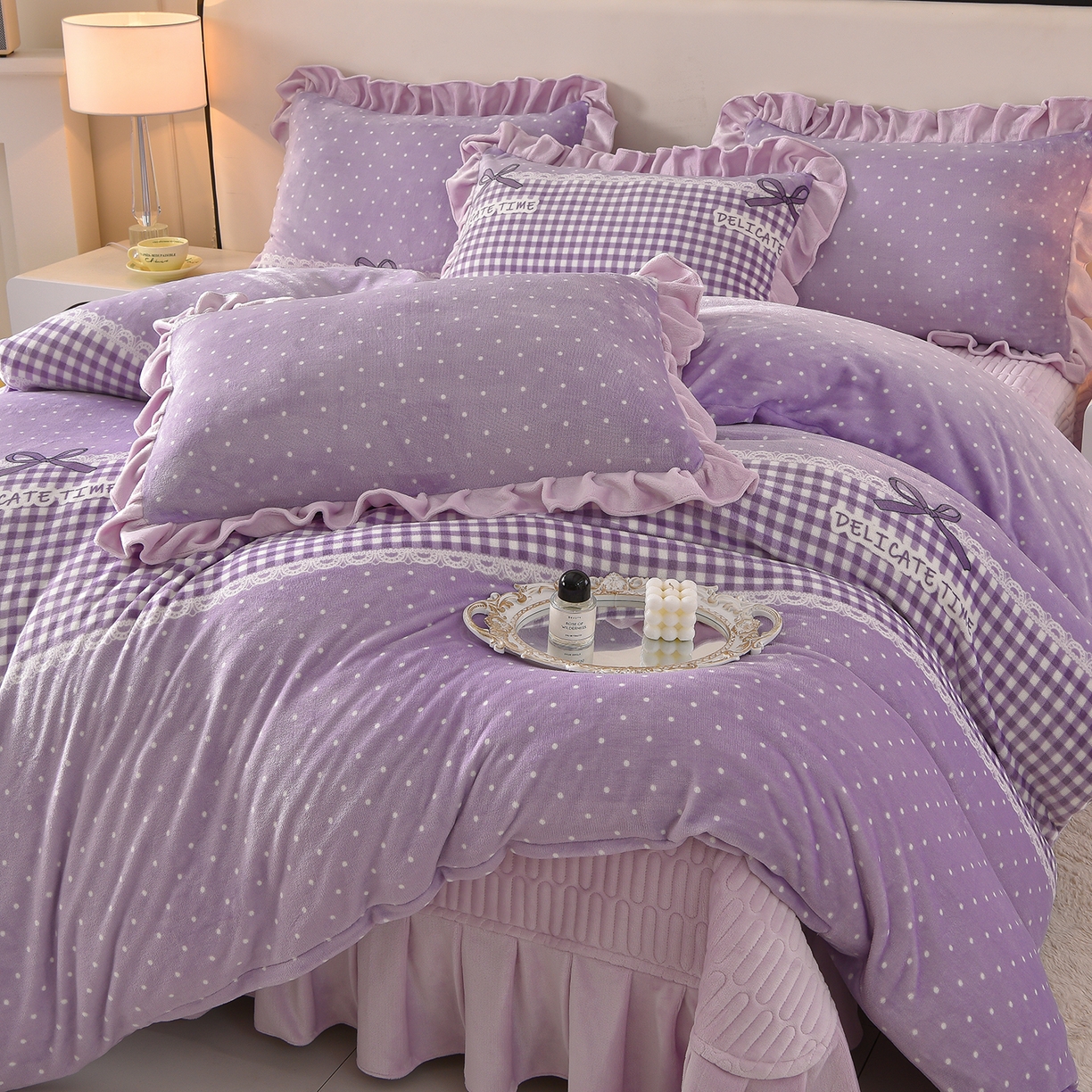 91家纺网 家纺一手货源 找家纺 赫本家纺  2025高克重牛奶绒花边床盖款四件套 欧若拉