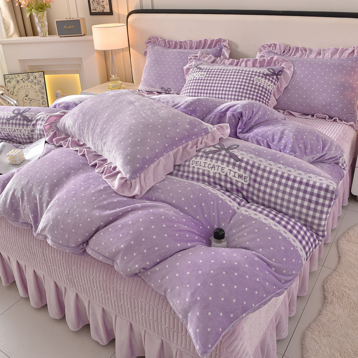 91家纺网 家纺一手货源 找家纺 赫本家纺  2025高克重牛奶绒花边床盖款四件套 欧若拉