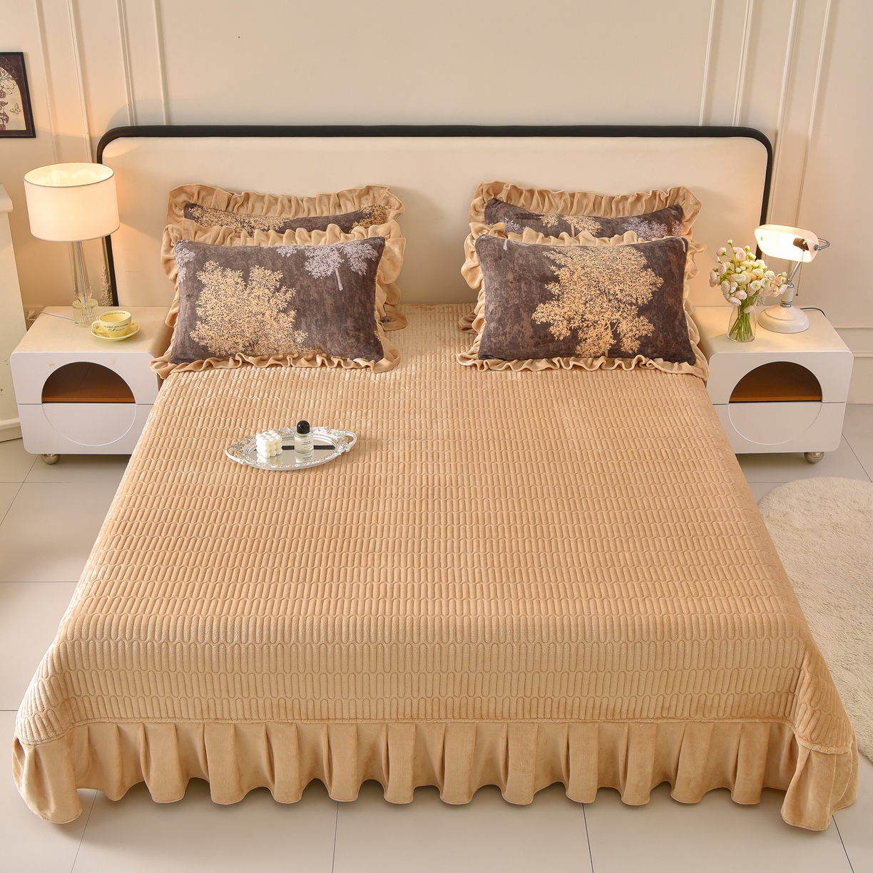 91家纺网 家纺一手货源 找家纺 赫本家纺  2025高克重牛奶绒花边床盖款四件套 山居