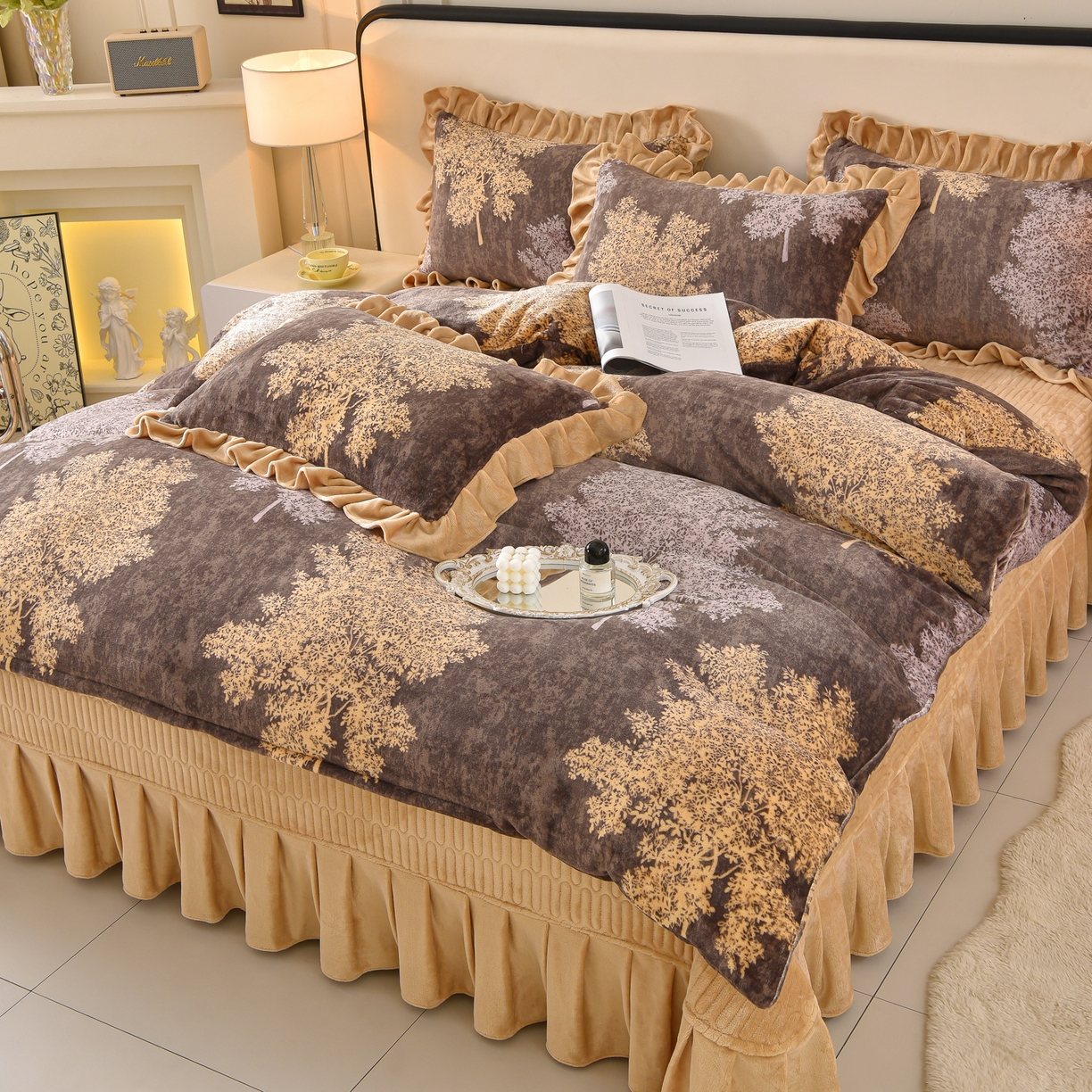 91家纺网 家纺一手货源 找家纺 赫本家纺  2025高克重牛奶绒花边床盖款四件套 山居