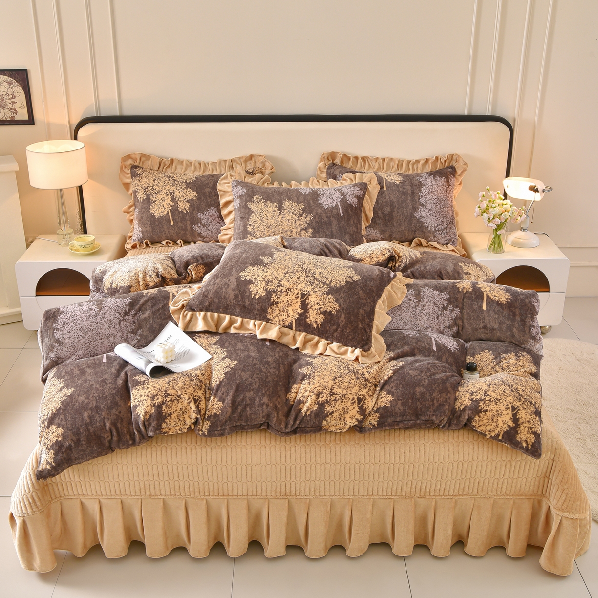 91家纺网 家纺一手货源 找家纺 赫本家纺  2025高克重牛奶绒花边床盖款四件套 山居