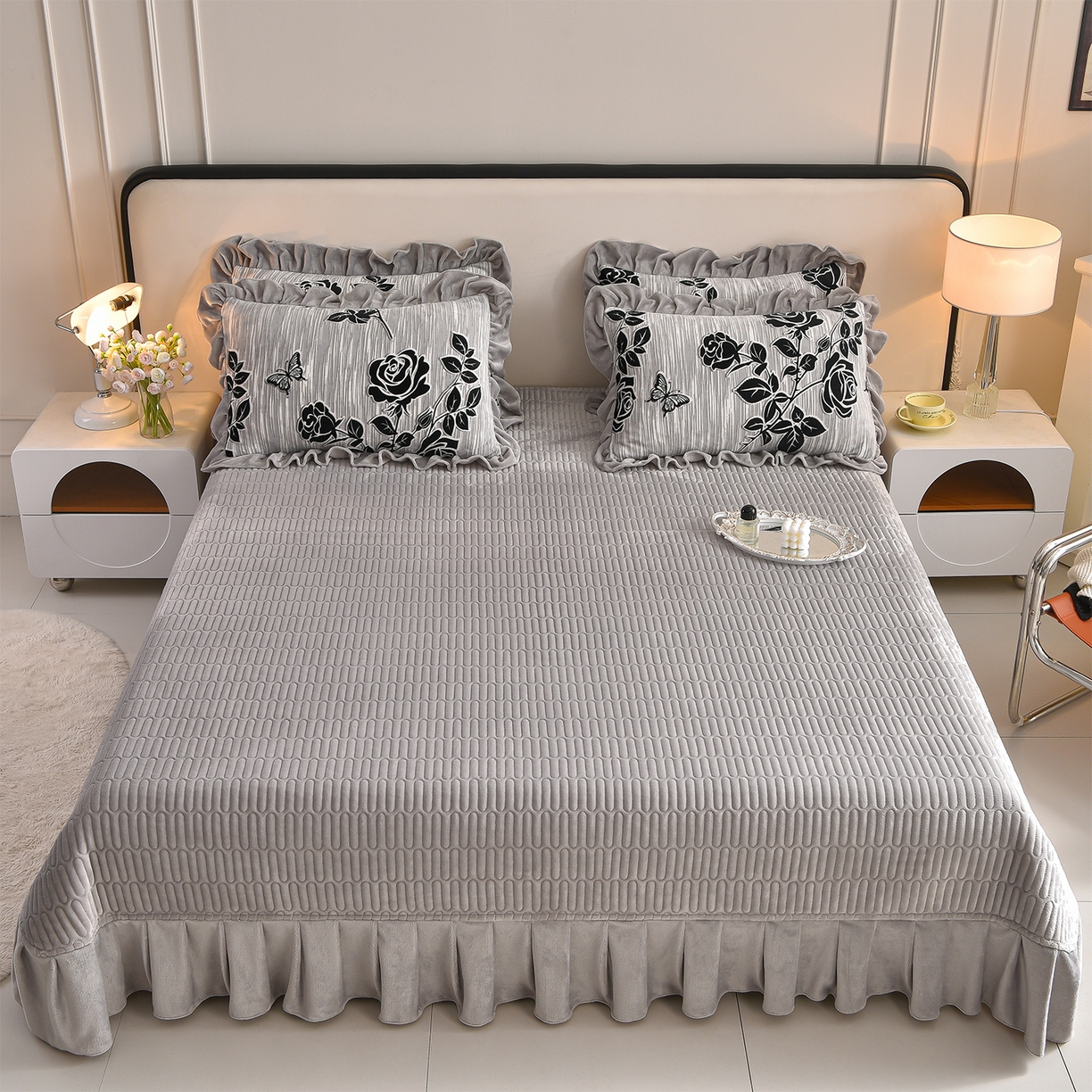 91家纺网 家纺一手货源 找家纺 赫本家纺  2025高克重牛奶绒花边床盖款四件套 约定