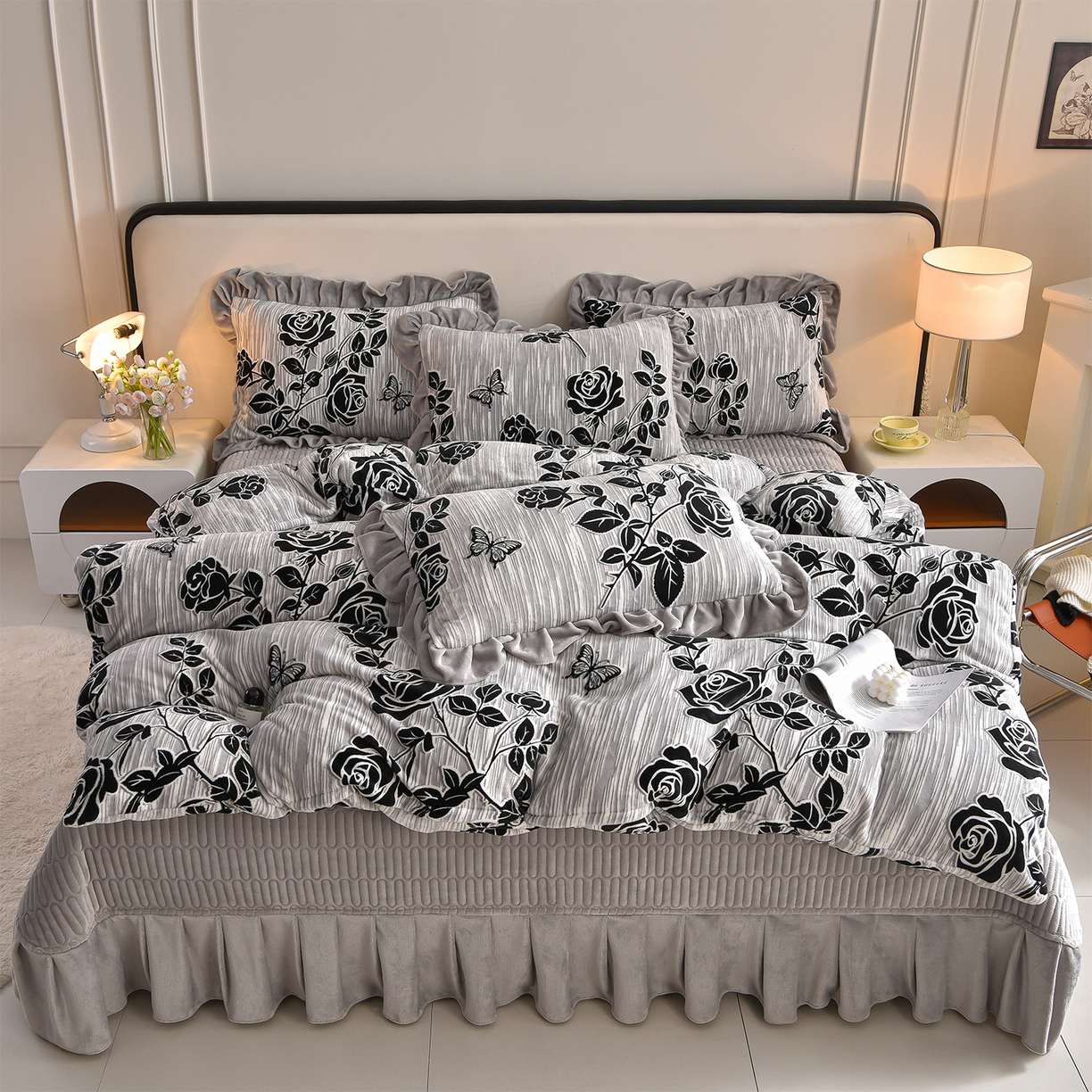 91家纺网 家纺一手货源 找家纺 赫本家纺  2025高克重牛奶绒花边床盖款四件套 约定