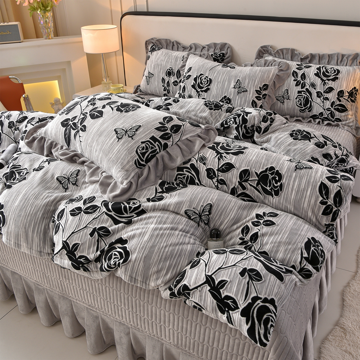 赫本家纺  2025高克重牛奶绒花边床盖款四件套 约定