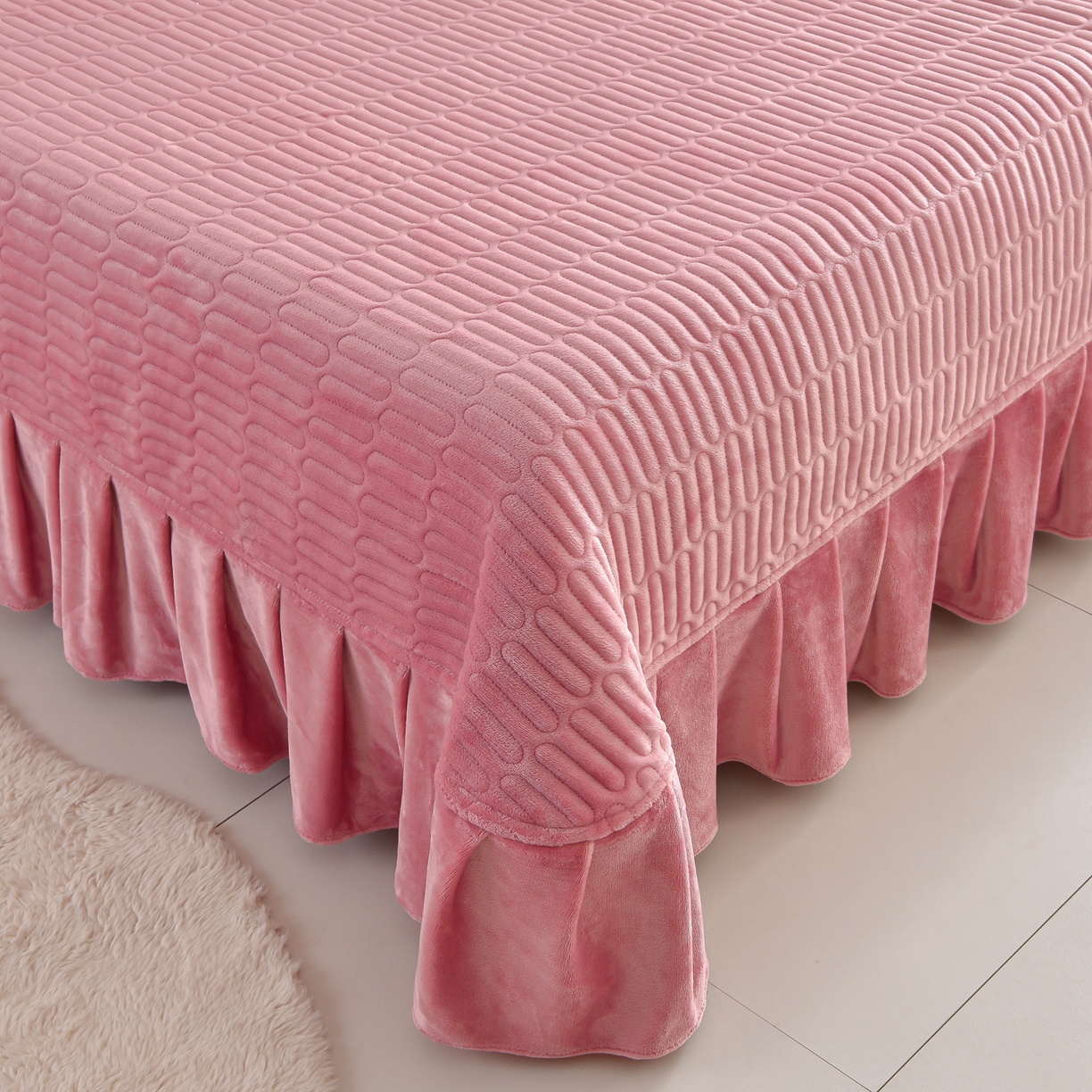 91家纺网 家纺一手货源 找家纺 赫本家纺  2025高克重牛奶绒花边床盖款四件套 云溪