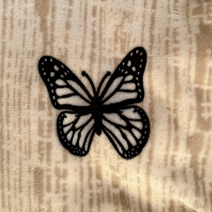 91家纺网 家纺一手货源 找家纺 逸林家纺《原希尔顿逸林》 2025新款牛奶绒床盖夹棉花边韩版印花单床盖三件套床盖单件床盖单品单床盖 床盖-法式蝴蝶