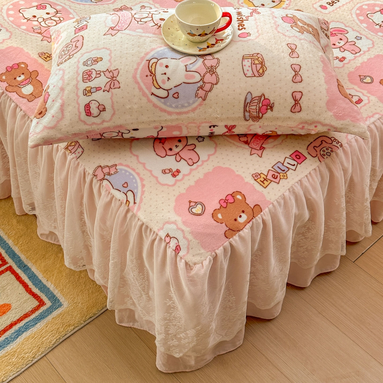 91家纺网 家纺一手货源 找家纺 老K (原美阁） 2025新款蕾丝床裙款牛奶绒三件套单品双层床裙牛奶绒 蕾丝-KT小伙伴