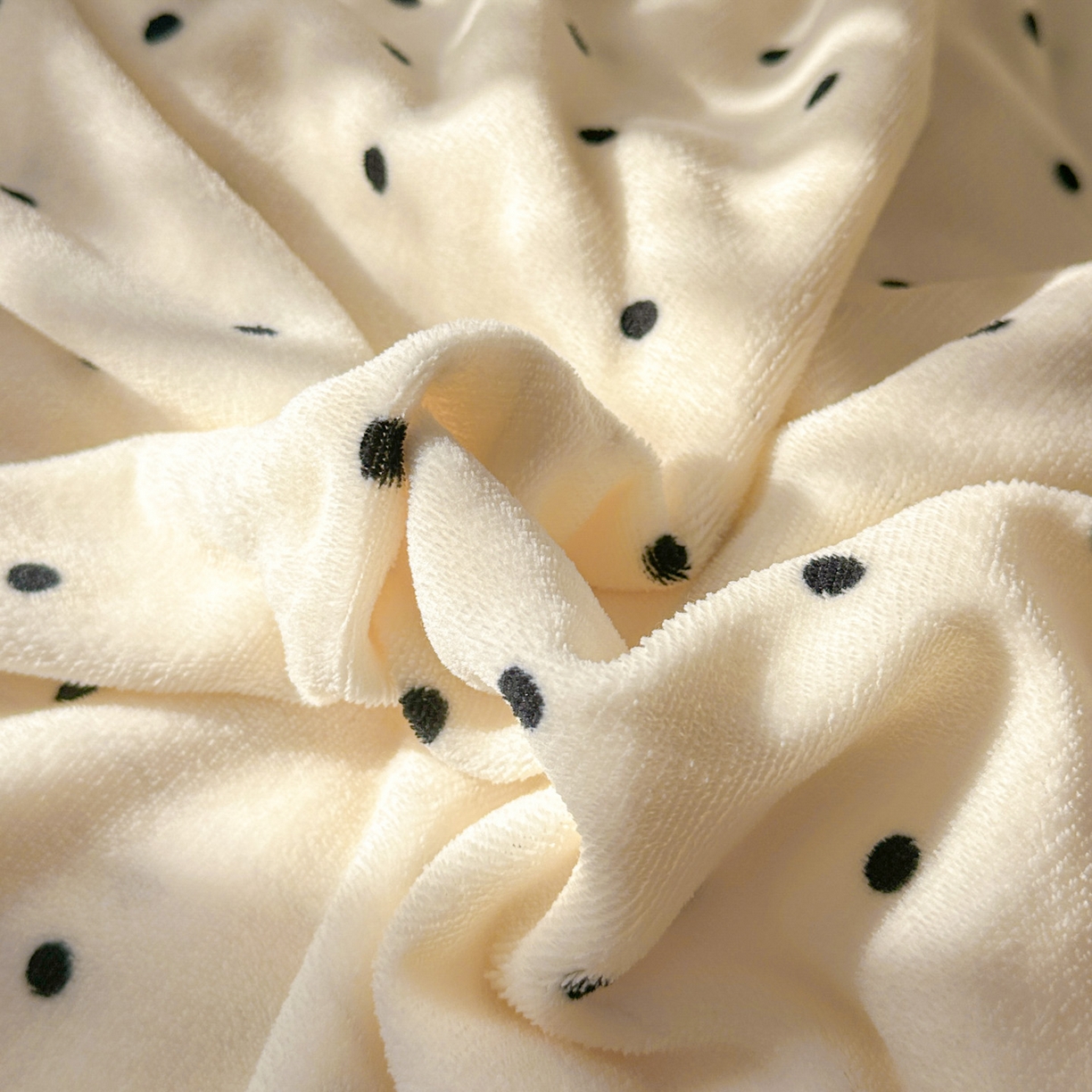 91家纺网 家纺一手货源 找家纺 老K (原美阁） 2025新款蕾丝床裙款牛奶绒三件套单品双层床裙牛奶绒 蕾丝-波点