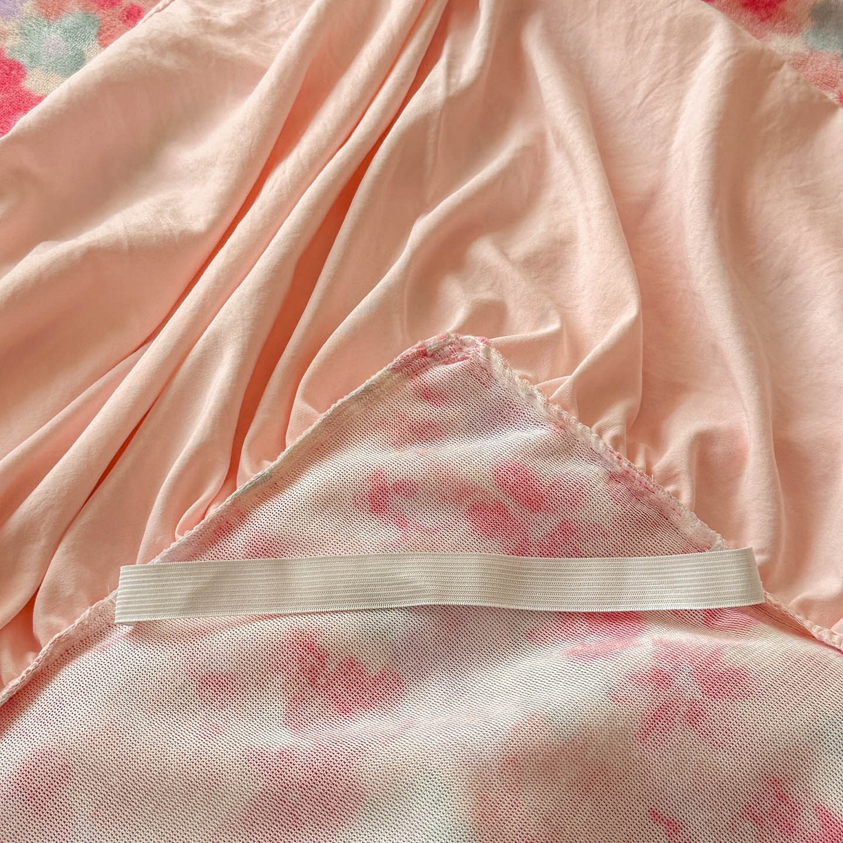 91家纺网 家纺一手货源 找家纺 老K (原美阁） 2025新款蕾丝床裙款牛奶绒三件套单品双层床裙牛奶绒 蕾丝-繁花