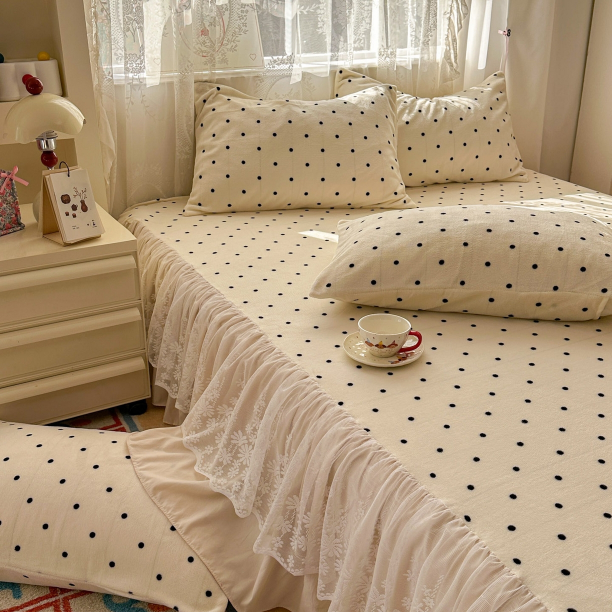 91家纺网 家纺一手货源 找家纺 老K (原美阁） 2025新款蕾丝床裙款牛奶绒三件套单品双层床裙牛奶绒 蕾丝-波点