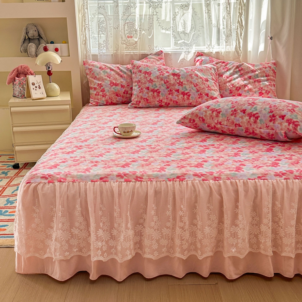 91家纺网 家纺一手货源 找家纺 老K (原美阁） 2025新款蕾丝床裙款牛奶绒三件套单品双层床裙牛奶绒 蕾丝-繁花