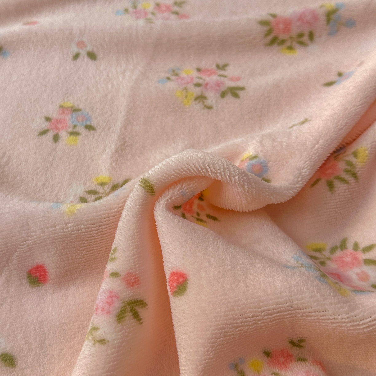 91家纺网 家纺一手货源 找家纺 老K (原美阁） 2025新款蕾丝床裙款牛奶绒三件套单品双层床裙牛奶绒 蕾丝-小粉花