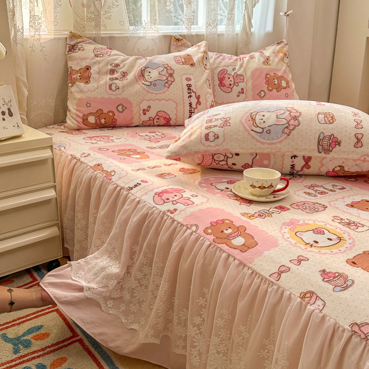 91家纺网 家纺一手货源 找家纺 老K (原美阁） 2025新款蕾丝床裙款牛奶绒三件套单品双层床裙牛奶绒 蕾丝-KT小伙伴