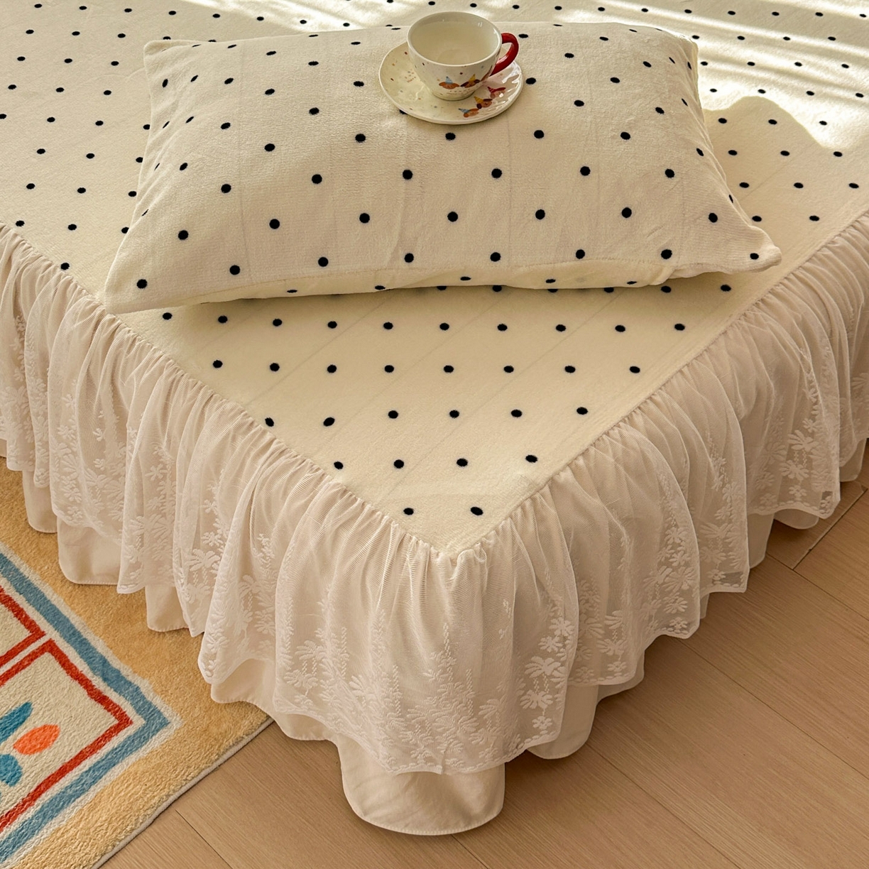 91家纺网 家纺一手货源 找家纺 老K (原美阁） 2025新款蕾丝床裙款牛奶绒三件套单品双层床裙牛奶绒 蕾丝-波点