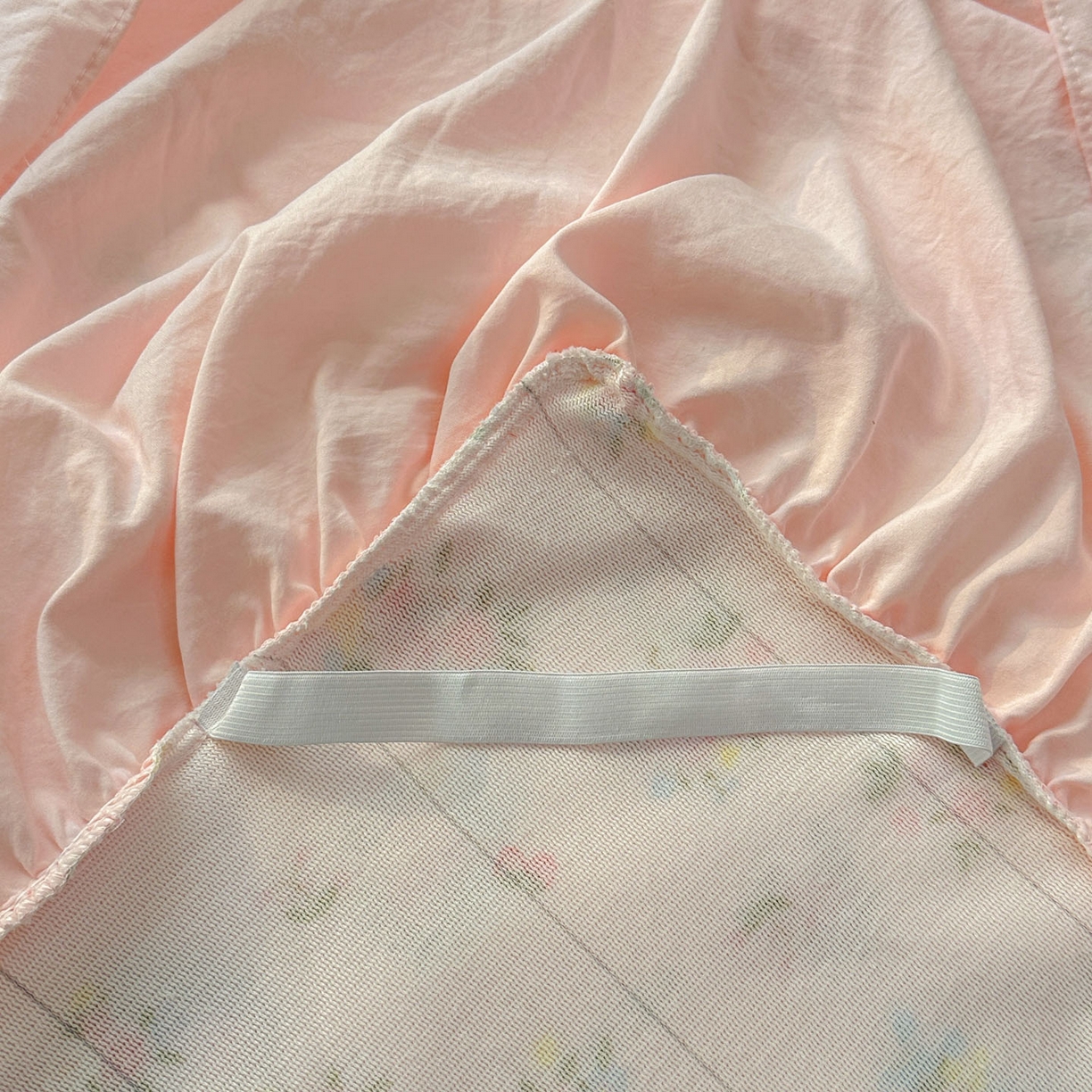 91家纺网 家纺一手货源 找家纺 老K (原美阁） 2025新款蕾丝床裙款牛奶绒三件套单品双层床裙牛奶绒 蕾丝-小粉花